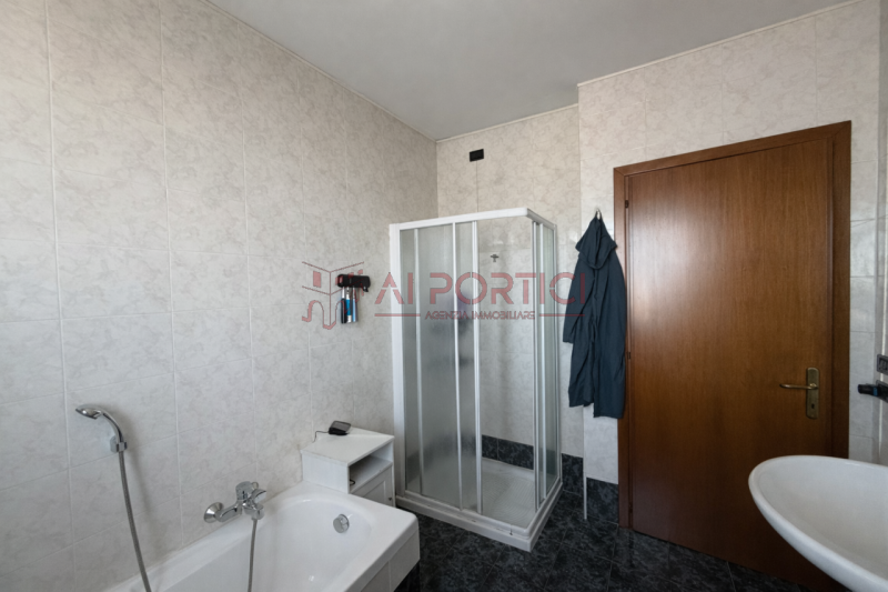 Campagnola di BRUGINE – APPARTAMENTO sviluppato in 2 piani con terrazzo, così composto: al piano ...