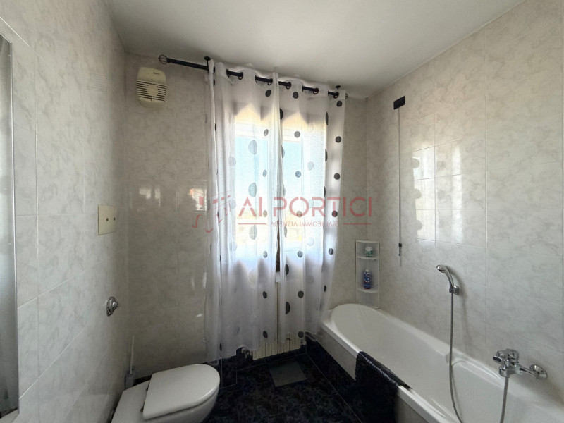 Campagnola di BRUGINE – APPARTAMENTO sviluppato in 2 piani con terrazzo, così composto: al piano ...