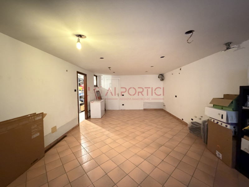 Campagnola di BRUGINE – APPARTAMENTO sviluppato in 2 piani con terrazzo, così composto: al piano ...