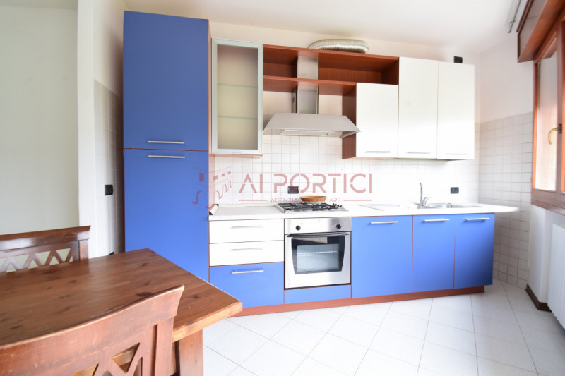 PIOVE DI SACCO - luminoso APPARTAMENTO arredato posto al piano primo su palazzina senza ascensore...