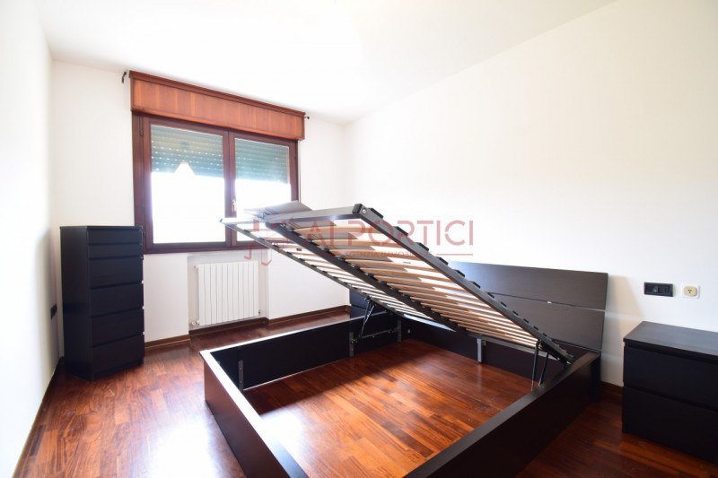 PIOVE DI SACCO - luminoso APPARTAMENTO arredato posto al piano primo su palazzina senza ascensore...