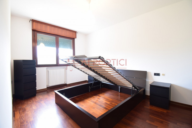 PIOVE DI SACCO - luminoso APPARTAMENTO arredato posto al piano primo su palazzina senza ascensore...