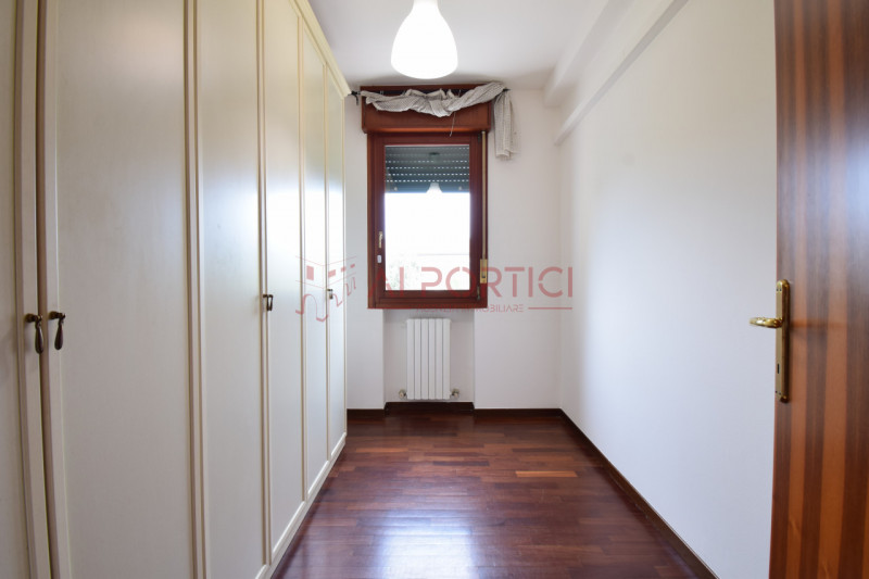 PIOVE DI SACCO - luminoso APPARTAMENTO arredato posto al piano primo su palazzina senza ascensore...