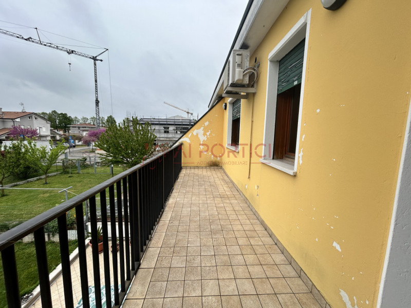 PIOVE DI SACCO - luminoso APPARTAMENTO arredato posto al piano primo su palazzina senza ascensore...