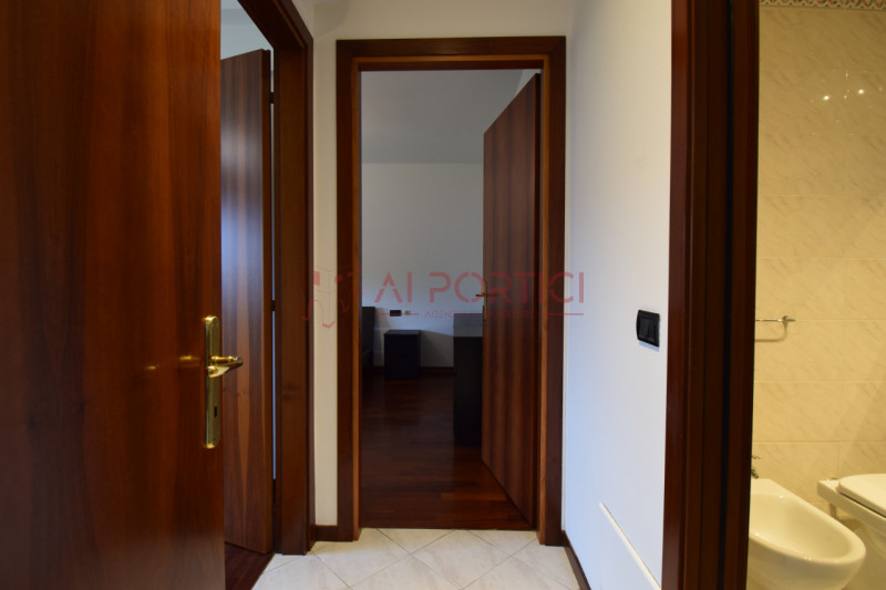 PIOVE DI SACCO - luminoso APPARTAMENTO arredato posto al piano primo su palazzina senza ascensore...