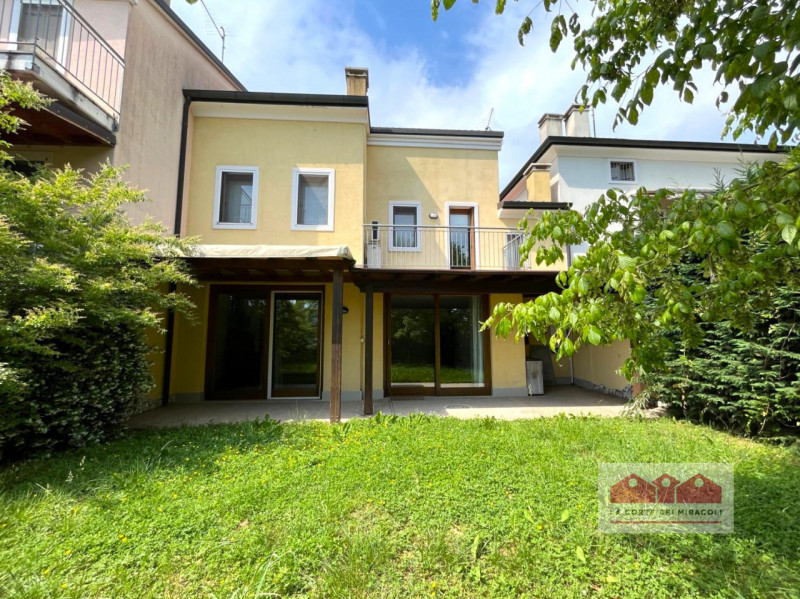 Vicenza Affitto Casa a schiera porzione centrale