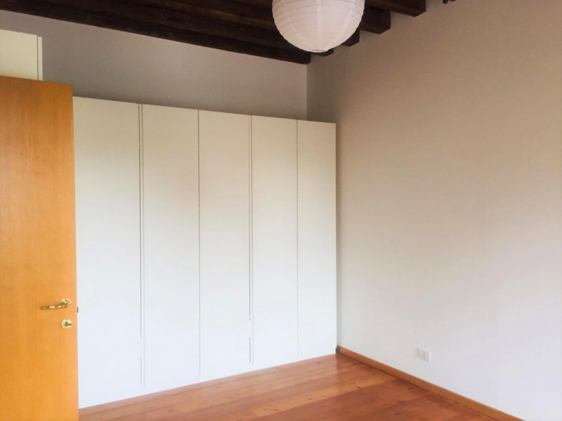 CENTRO STORICO: LUMINOSO ED ELEGANTE BILOCALE AMMOBILIATO. GARAGE A POCHI PASSI. RIF. 1461. EURO ...