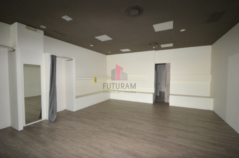 TORRI DI QUARTESOLO Rif. 72MAT per info 3403358378

In zona commerciale/direzionale si affitta im...