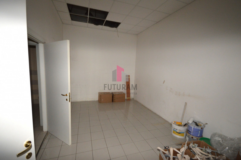 TORRI DI QUARTESOLO Rif. 72MAT per info 3403358378

In zona commerciale/direzionale si affitta im...