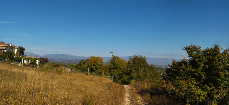TERRENO EDIFICABILE IN VENDITA A PERAROLO DI ARCUGNANO - POSIZIONE PANORAMICA! - Rif. 7661
In zon...