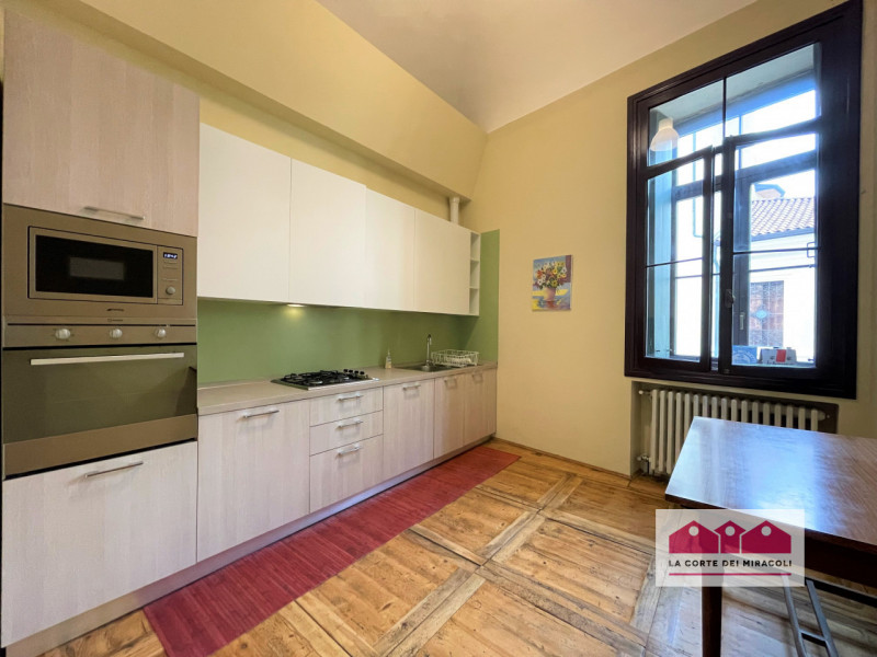 DISPONIBILE DA LUGLIO 2026 - SOLO CONTRATTO CON RESIDENZA - VICENZA: AL SECONDO PIANO DI UN PREST...