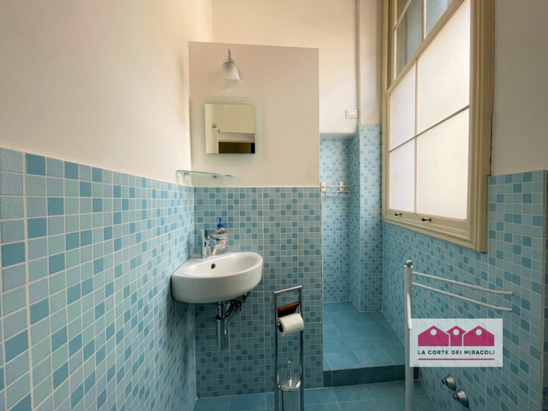 DISPONIBILE DA LUGLIO 2026 - SOLO CONTRATTO CON RESIDENZA - VICENZA: AL SECONDO PIANO DI UN PREST...