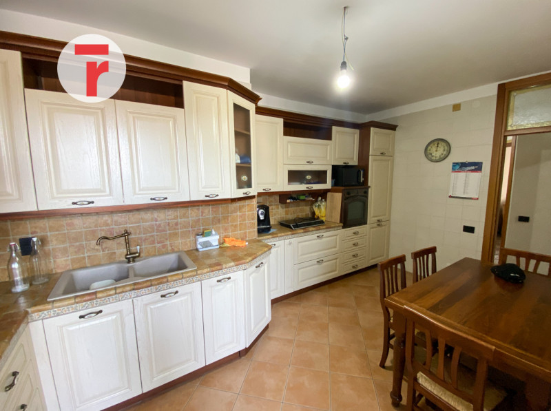 CADONEGHE - Loc.Bragni - In contesto residenziale tranquillo e ben servito, proponiamo in affitto...