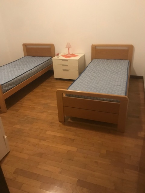 Appartamento del 1970 al secondo piano e ultimo con due terrazze abitabili, si compone di ampio i...