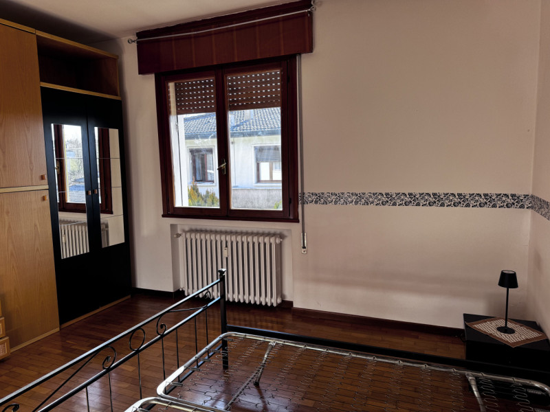 Appartamento del 1970 al secondo piano e ultimo con due terrazze abitabili, si compone di ampio i...