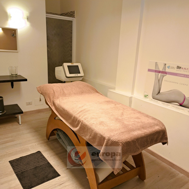 A VICENZA, viale Margherita, strada intensamente trafficata, fronte mura del Centro storico, ben ...