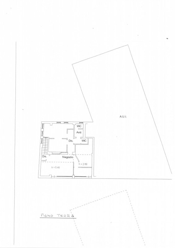 A VICENZA fronte fronte mura medioevali del centro storico, prospicente viale molto trafficato e ...