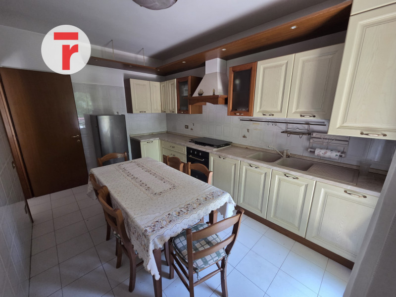 Cadoneghe - Località Mejaniga. In zona comoda a tutti i servizi del quartiere come ufficio postal...