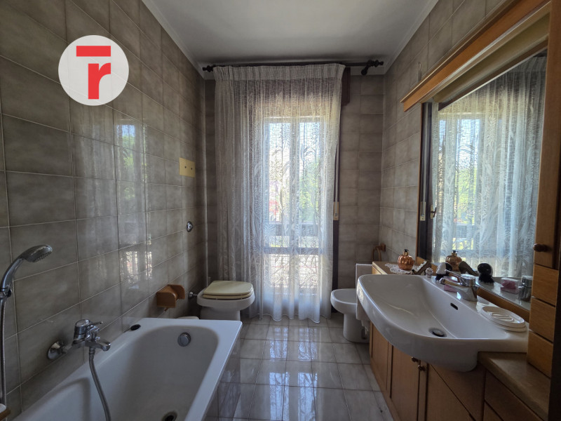 Cadoneghe - Località Mejaniga. In zona comoda a tutti i servizi del quartiere come ufficio postal...