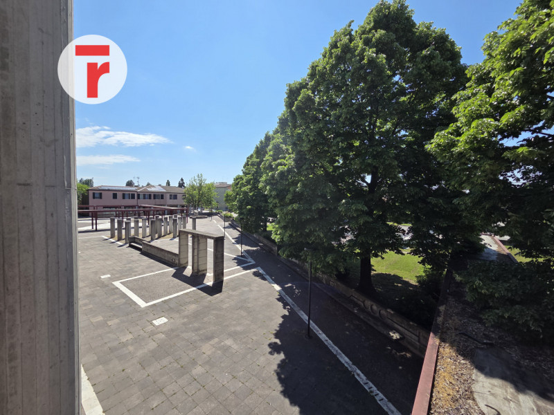 Cadoneghe - Località Mejaniga. In zona comoda a tutti i servizi del quartiere come ufficio postal...