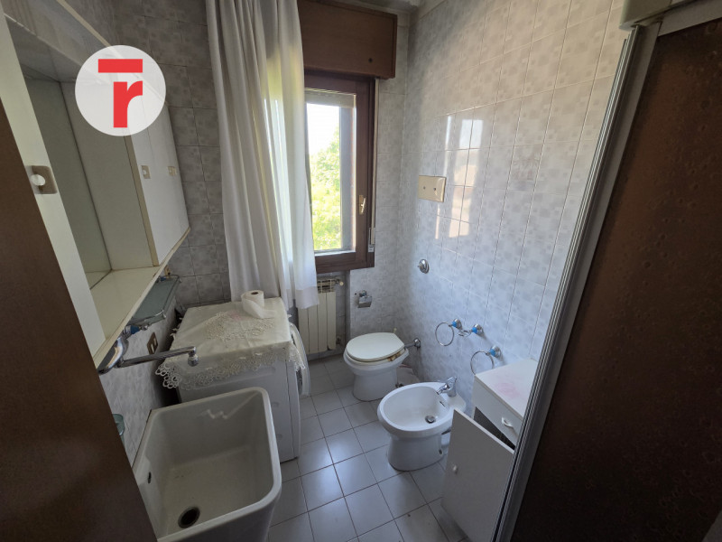 Cadoneghe - Località Mejaniga. In zona comoda a tutti i servizi del quartiere come ufficio postal...