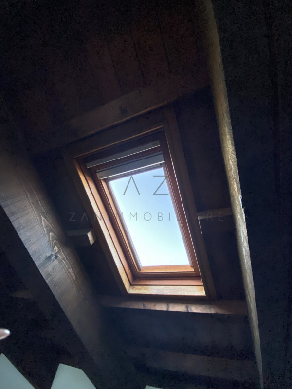 Proponiamo in affitto luminosi e spaziosi uffici situati nel centro di Castelfranco Veneto, con v...