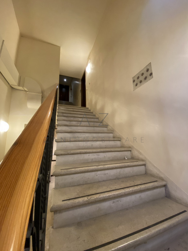 Proponiamo in affitto luminosi e spaziosi uffici situati nel centro di Castelfranco Veneto, con v...