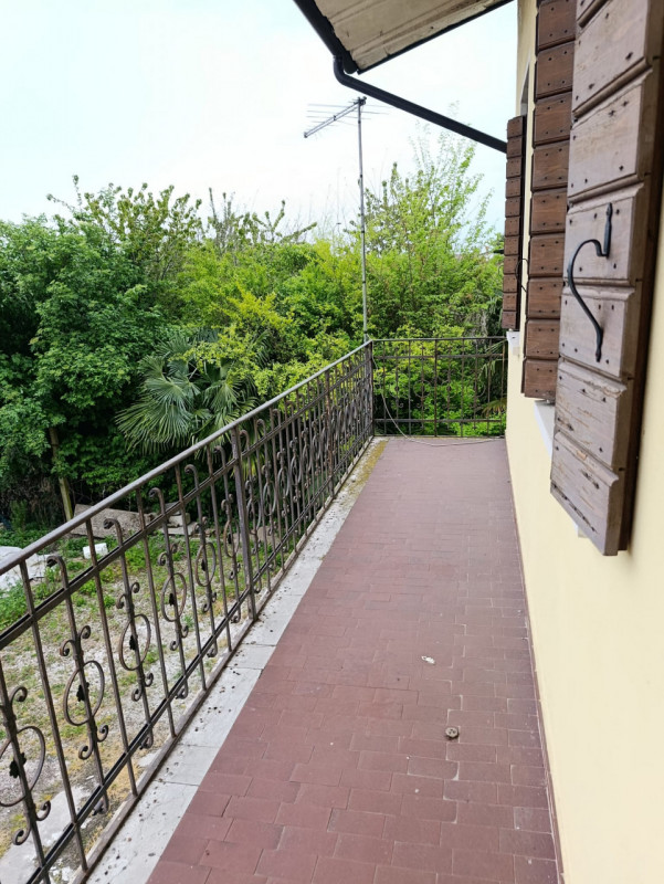 VIGONZA - frazione: in posizione tranquilla, a breve distanza dal centro paese, dai servizi e dal...