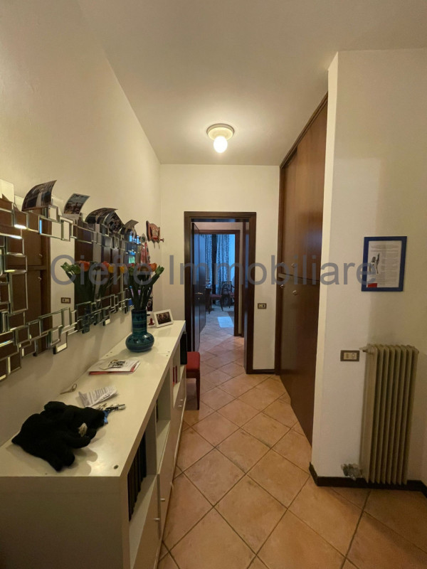 Proponiamo in affitto da metà settembre un grazioso e accogliente appartamento bilocale di circa ...