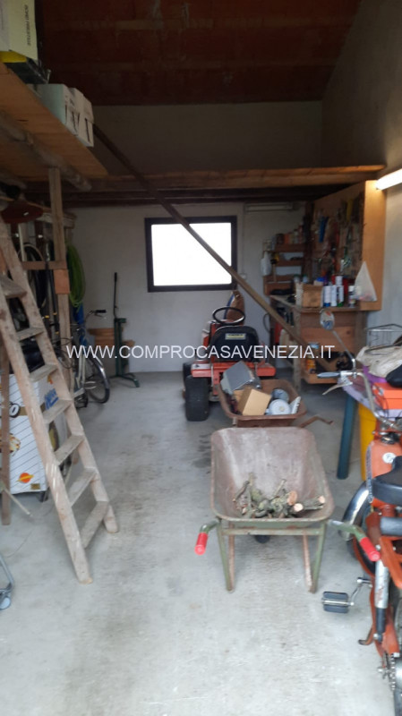 Proponiamo in zona Fagarè generoso rustico su 2 livelli in stato consevato che poggia su ben 6000...