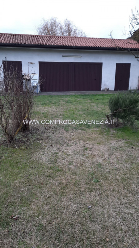 Proponiamo in zona Fagarè generoso rustico su 2 livelli in stato consevato che poggia su ben 6000...