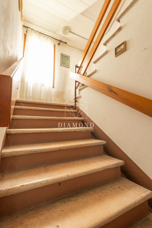 Possagno: casale tipico della zona, di notevole dimensioni, che si presta benissimo ad essere tra...