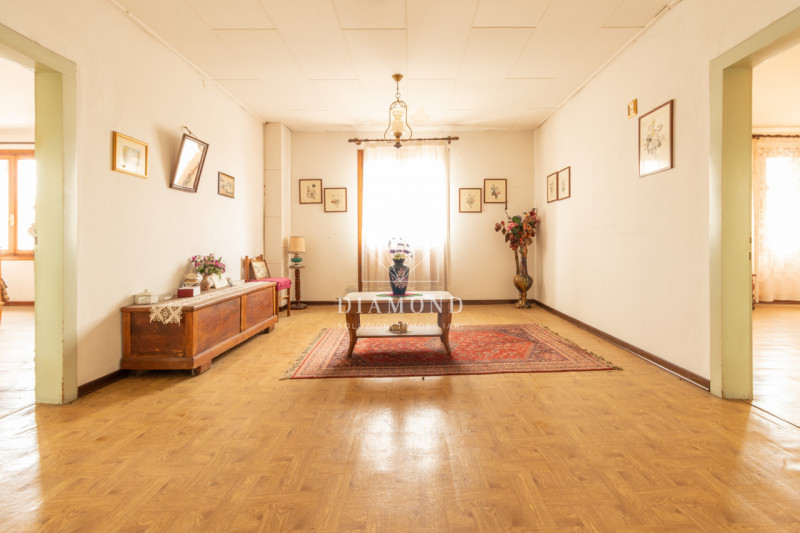 Possagno: casale tipico della zona, di notevole dimensioni, che si presta benissimo ad essere tra...