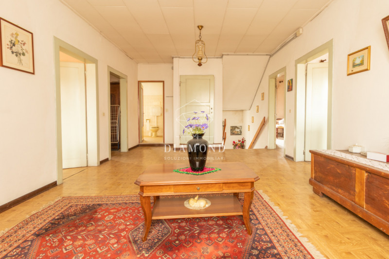 Possagno: casale tipico della zona, di notevole dimensioni, che si presta benissimo ad essere tra...