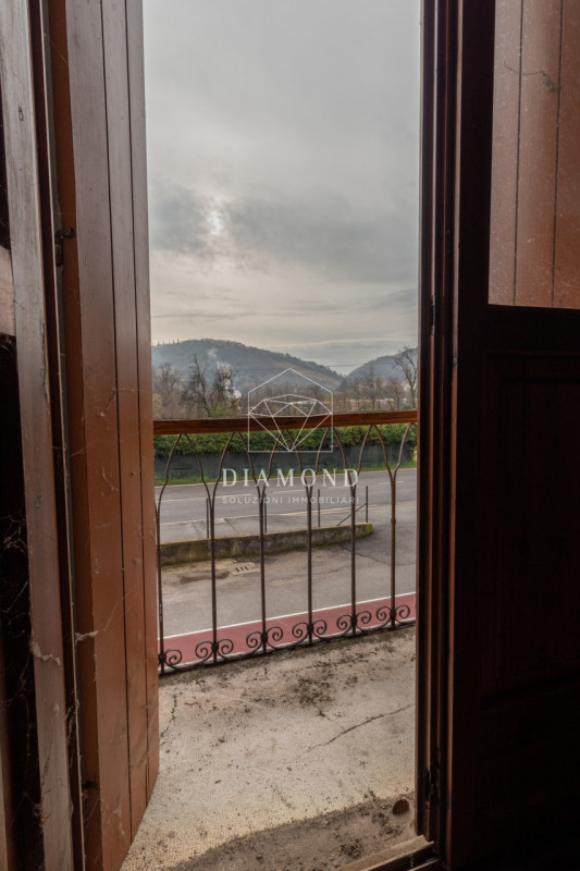 Possagno: casale tipico della zona, di notevole dimensioni, che si presta benissimo ad essere tra...