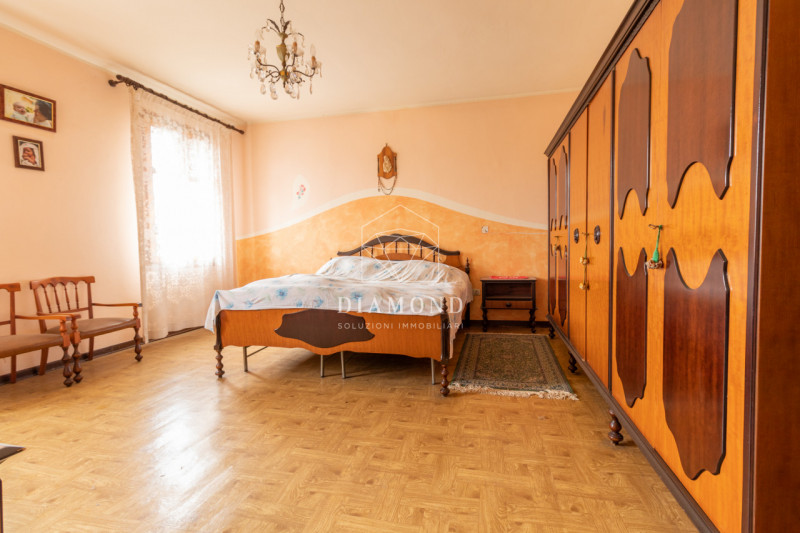 Possagno: casale tipico della zona, di notevole dimensioni, che si presta benissimo ad essere tra...