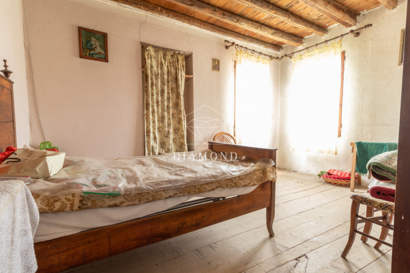 Possagno: casale tipico della zona, di notevole dimensioni, che si presta benissimo ad essere tra...