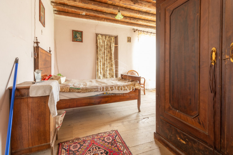 Possagno: casale tipico della zona, di notevole dimensioni, che si presta benissimo ad essere tra...