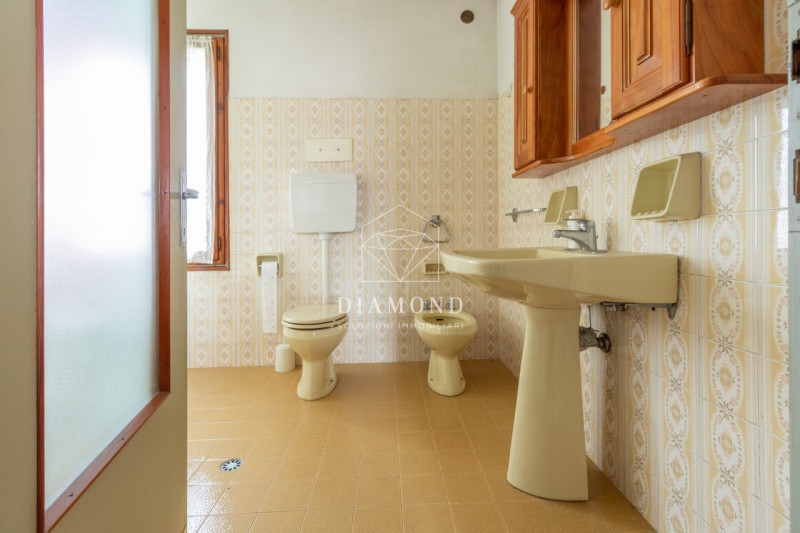 Possagno: casale tipico della zona, di notevole dimensioni, che si presta benissimo ad essere tra...