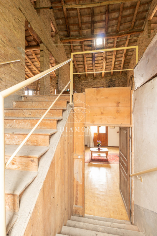 Possagno: casale tipico della zona, di notevole dimensioni, che si presta benissimo ad essere tra...