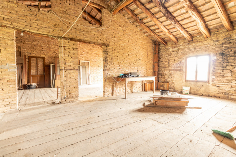 Possagno: casale tipico della zona, di notevole dimensioni, che si presta benissimo ad essere tra...