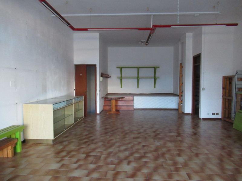 Per informazioni: 335/8345159. A Ponte della Priula (TV), lungo strada di forte passaggio, propon...