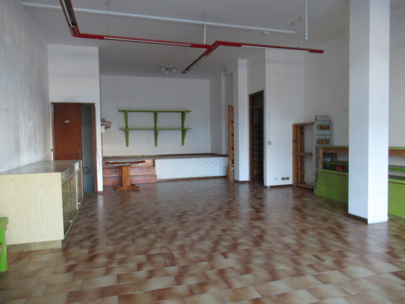 Per informazioni: 335/8345159. A Ponte della Priula (TV), lungo strada di forte passaggio, propon...