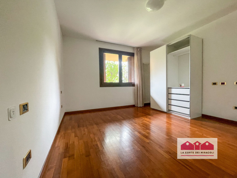 MONTECCHIO MAGGIORE: IN PIACEVOLISSIMO CONTESTO RESIDENZIALE INTERNO, PROPONIAMO UNA SPLENDIDA PO...