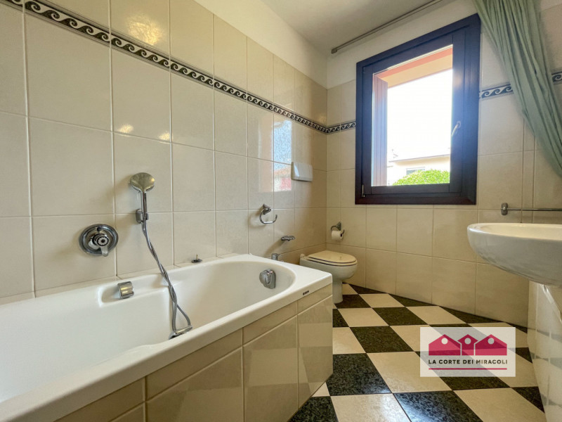 MONTECCHIO MAGGIORE: IN PIACEVOLISSIMO CONTESTO RESIDENZIALE INTERNO, PROPONIAMO UNA SPLENDIDA PO...