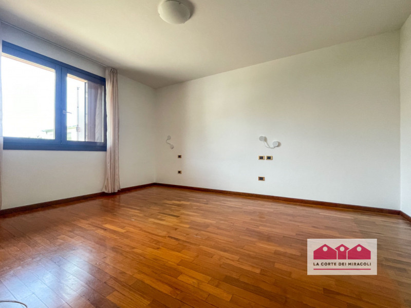 MONTECCHIO MAGGIORE: IN PIACEVOLISSIMO CONTESTO RESIDENZIALE INTERNO, PROPONIAMO UNA SPLENDIDA PO...