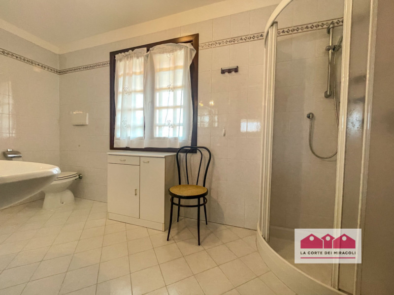 MONTECCHIO MAGGIORE: IN PIACEVOLISSIMO CONTESTO RESIDENZIALE INTERNO, PROPONIAMO UNA SPLENDIDA PO...