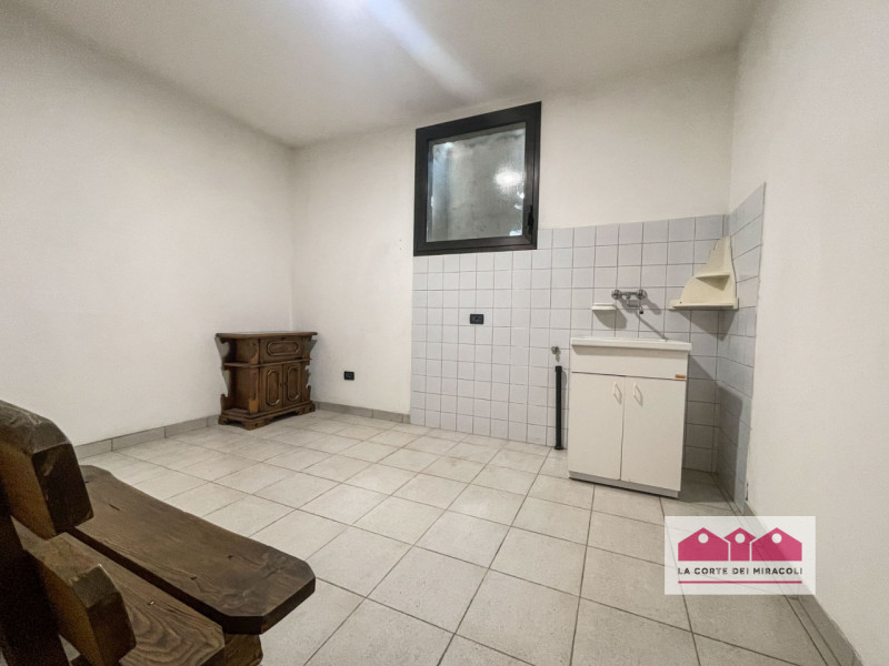 MONTECCHIO MAGGIORE: IN PIACEVOLISSIMO CONTESTO RESIDENZIALE INTERNO, PROPONIAMO UNA SPLENDIDA PO...