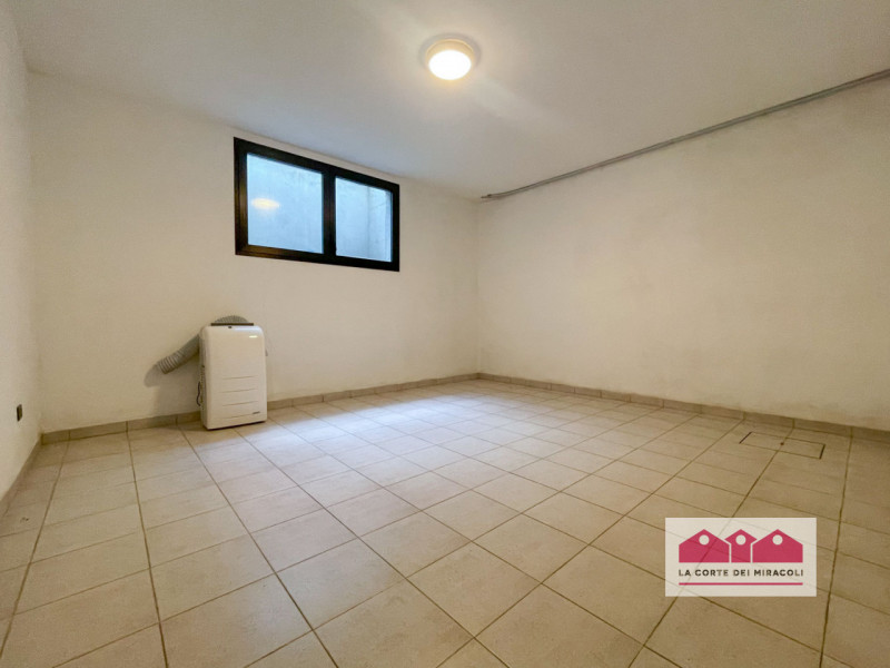 MONTECCHIO MAGGIORE: IN PIACEVOLISSIMO CONTESTO RESIDENZIALE INTERNO, PROPONIAMO UNA SPLENDIDA PO...