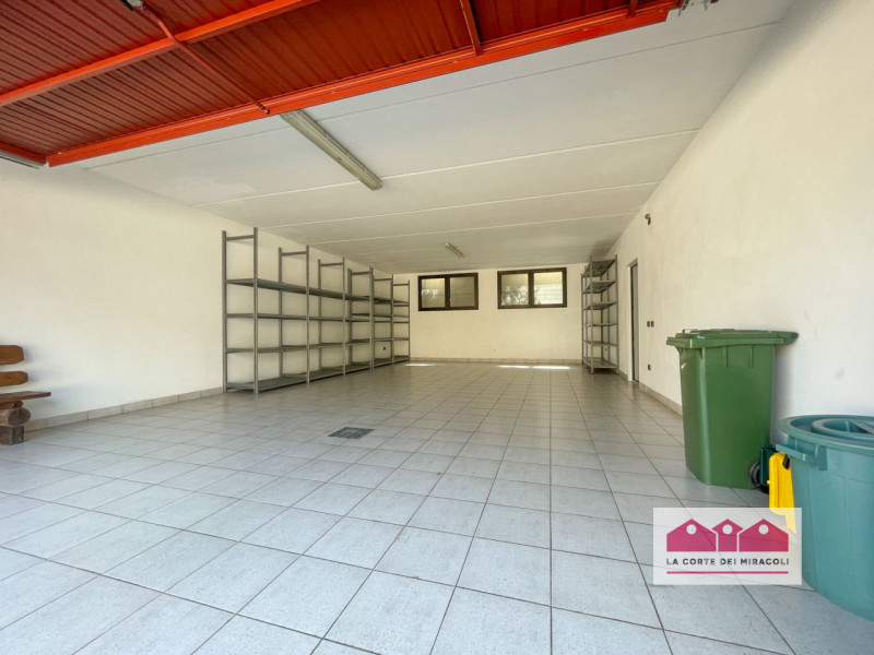 MONTECCHIO MAGGIORE: IN PIACEVOLISSIMO CONTESTO RESIDENZIALE INTERNO, PROPONIAMO UNA SPLENDIDA PO...